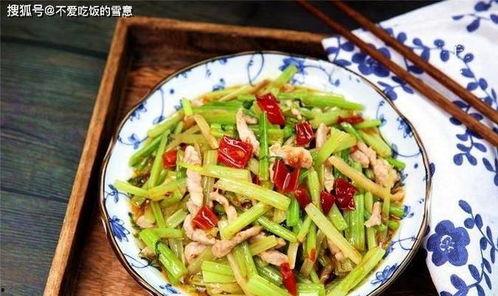 芹菜炒肉视频,芹菜炒肉，色香味俱全的快手佳肴