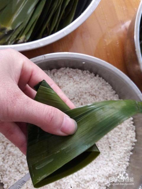 手把手包粽子视频,手把手教你包出美味粽子的秘诀